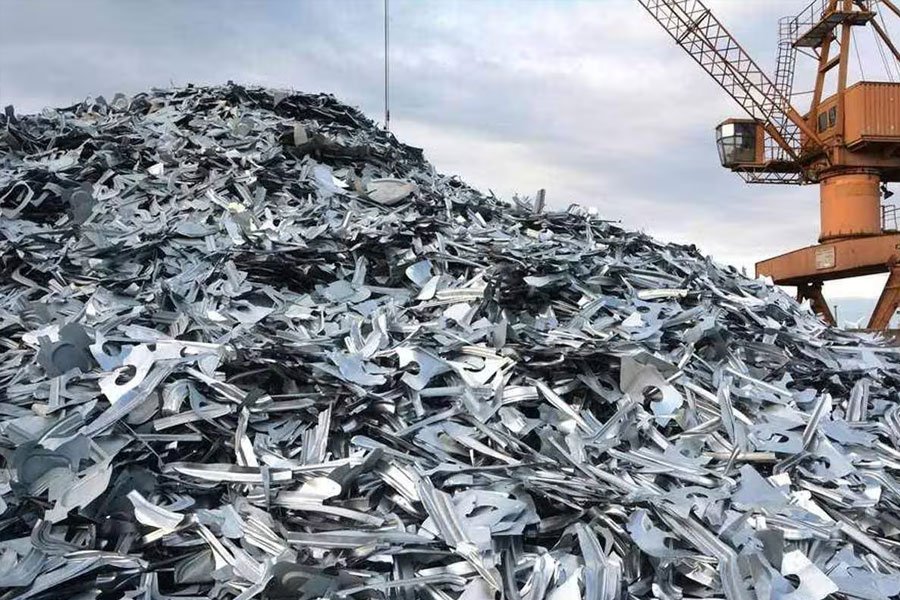 Shredded steel scrap